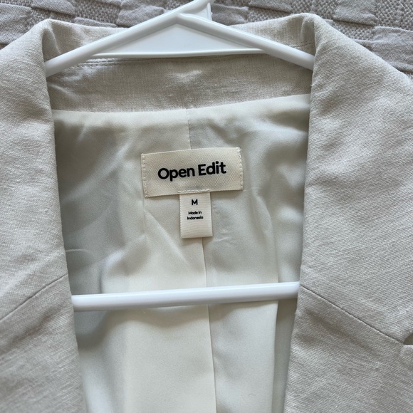 Cream Structured Blazer with Classic Lapel - Picture 3 of 9